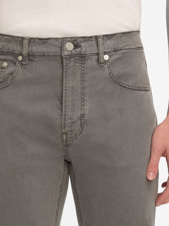 Frame Modern Straight Jeans